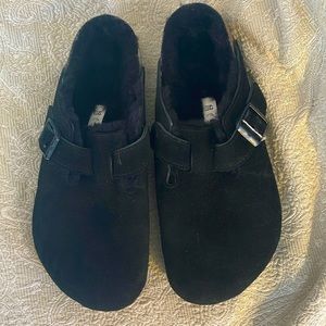Birkenstock black shearling lined clogs